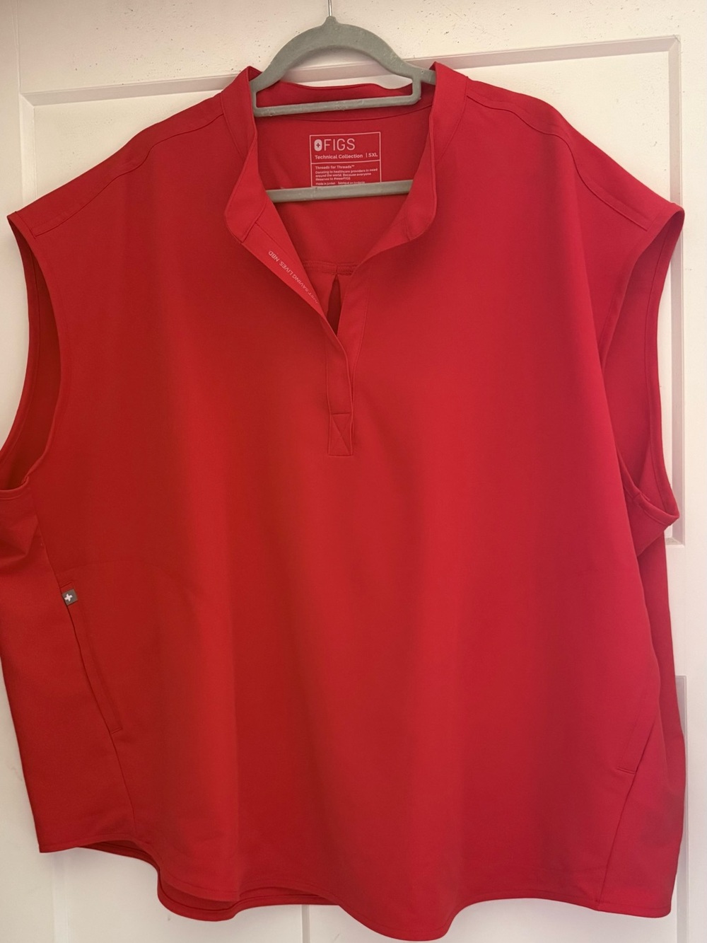 FIGS 5XL Rafaela in Pop Red